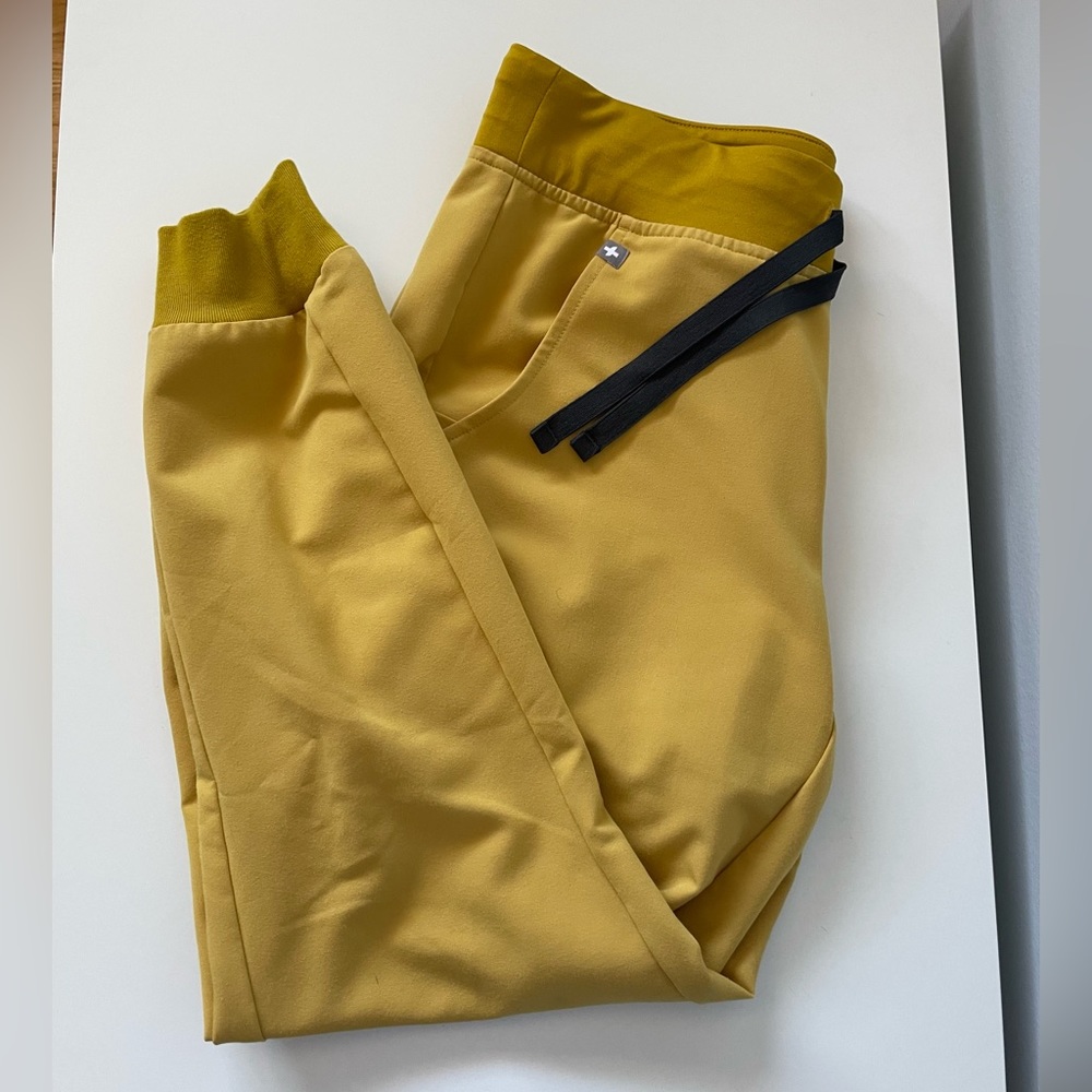 FIGS Zamora jogger